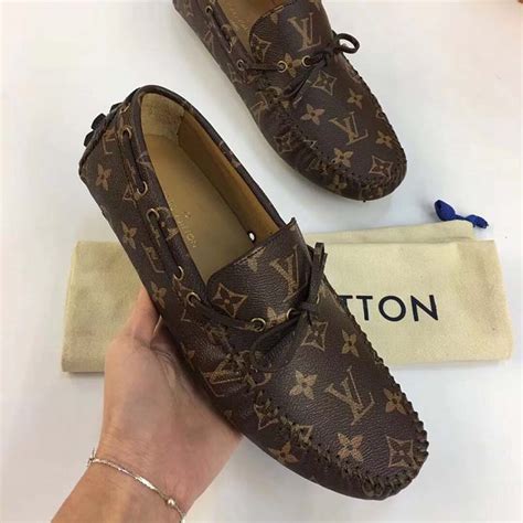 lv moccasins mens